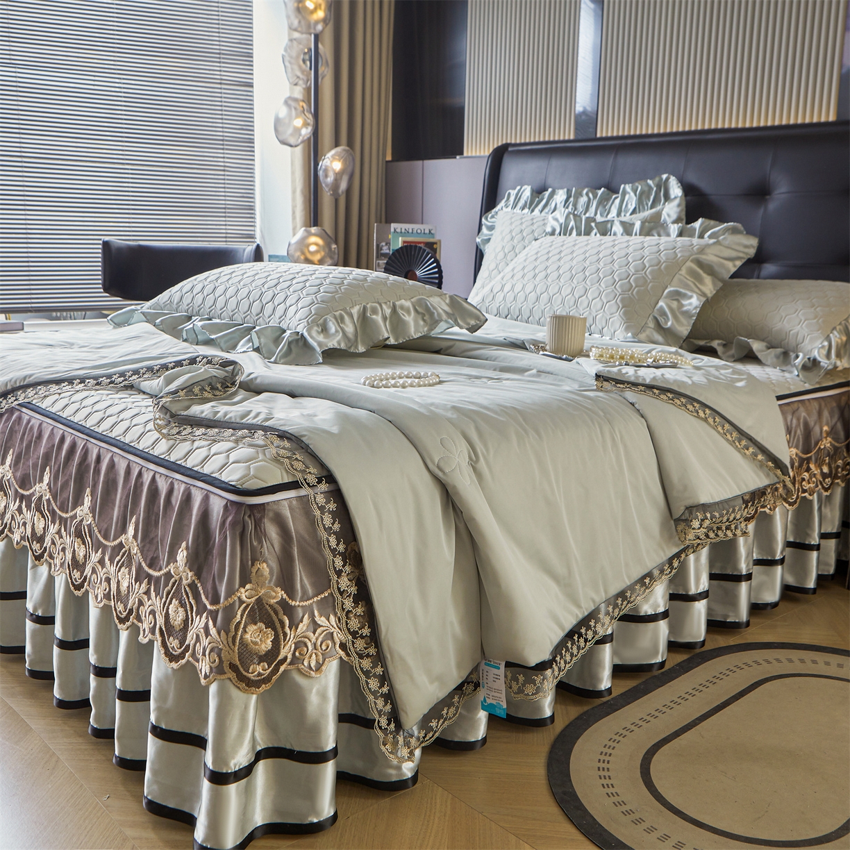 91家纺网 家纺一手货源 找家纺 好儿喜家纺 2026新款夏季夏被四件套乳胶床裙款-雅颂系列 雅颂-浅灰