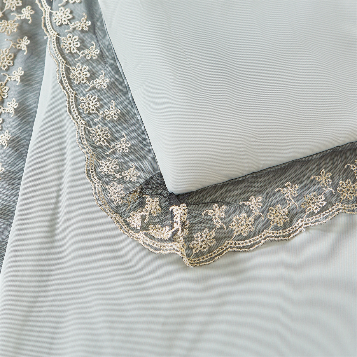 91家纺网 家纺一手货源 找家纺 好儿喜家纺 2026新款夏季夏被四件套乳胶床裙款-雅颂系列 雅颂-浅灰