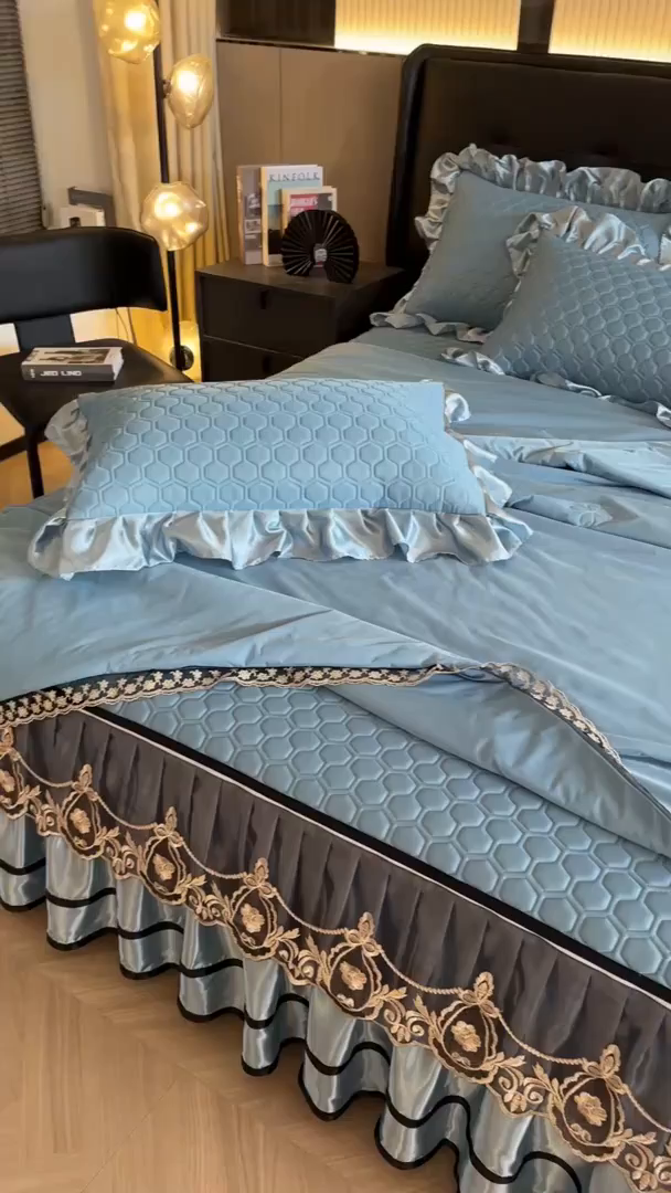 91家纺网 家纺一手货源 找家纺 好儿喜家纺 2026新款夏季夏被四件套乳胶床裙款-雅颂系列 雅颂-宾利蓝