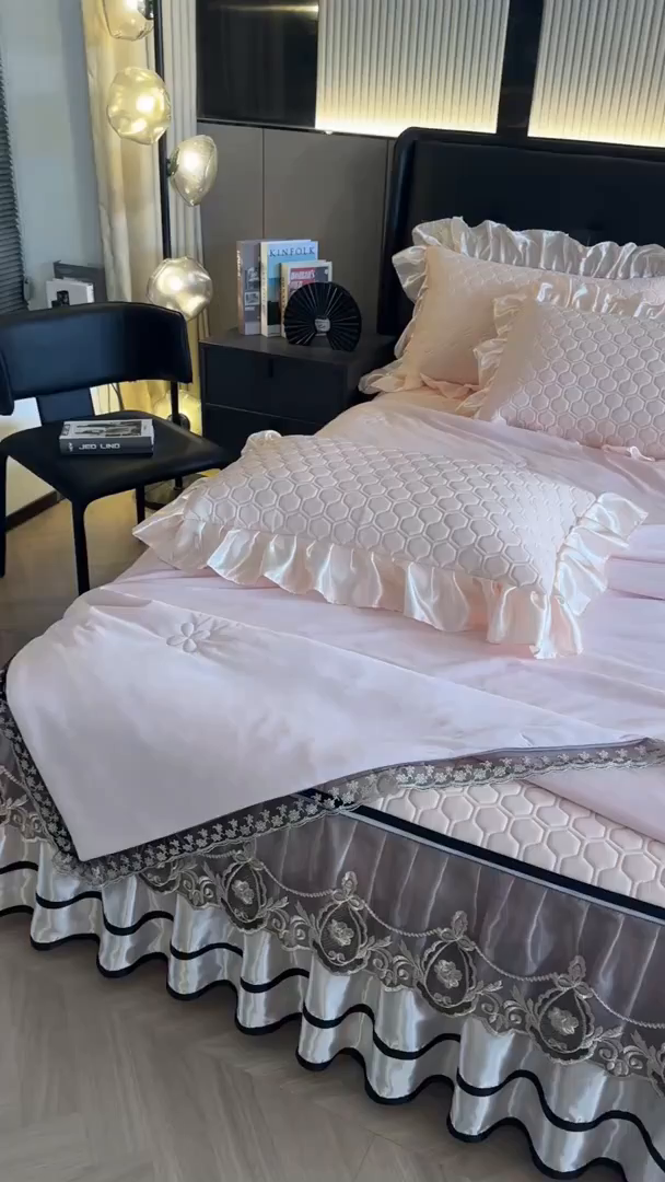 91家纺网 家纺一手货源 找家纺 好儿喜家纺 2026新款夏季夏被四件套乳胶床裙款-雅颂系列 雅颂-浅粉