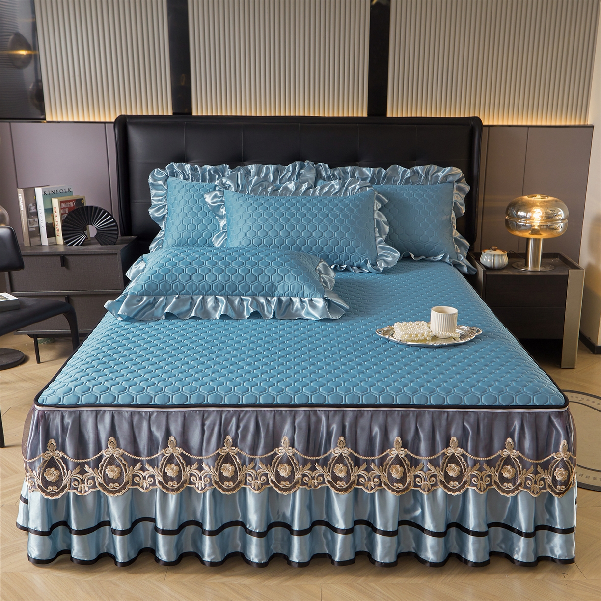 91家纺网 家纺一手货源 找家纺 （总）好儿喜家纺 2025新款法式雕花牛奶绒四件套床裙款-偏爱系列