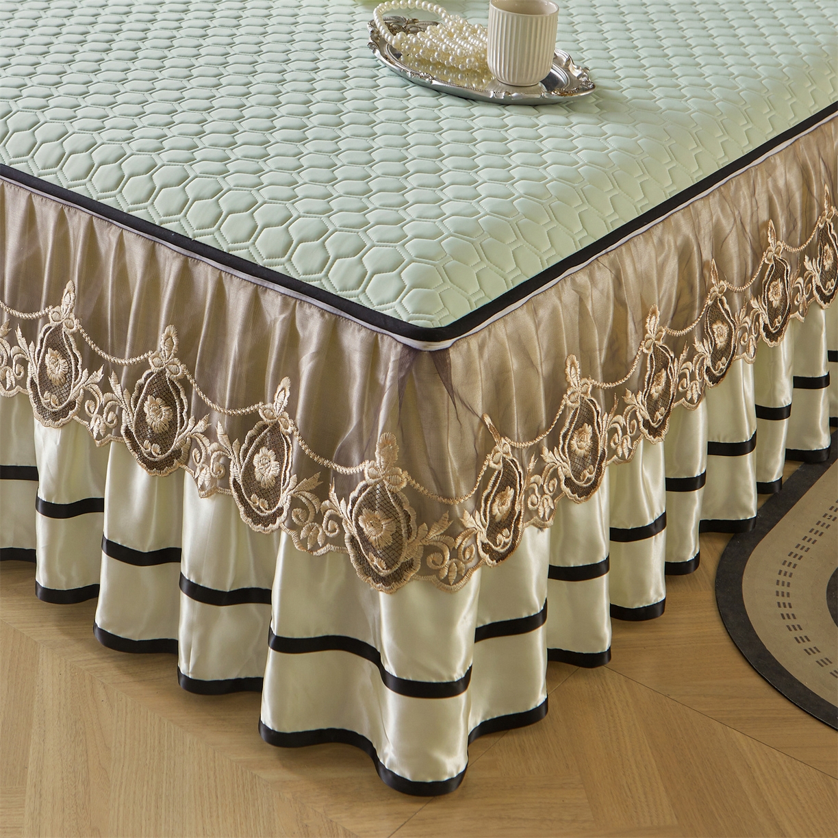 91家纺网 家纺一手货源 找家纺 好儿喜家纺 2026新款夏季高端乳胶凉席三件套可脱卸花边凉席-雅颂系列 雅颂-果绿