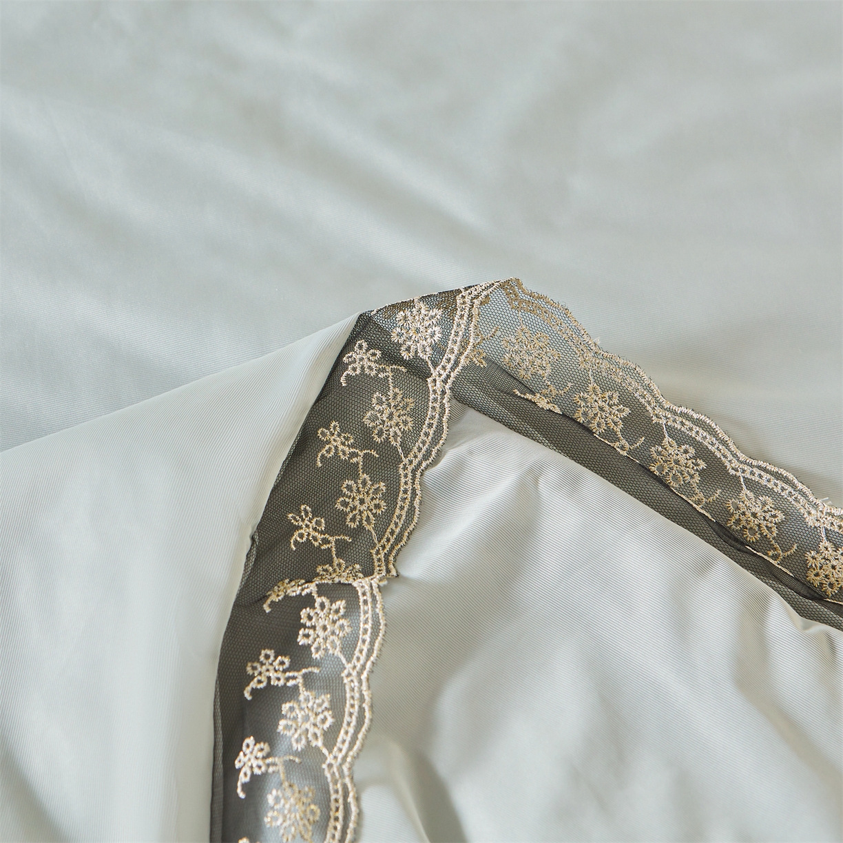 91家纺网 家纺一手货源 找家纺 好儿喜家纺 2026新款夏季高端乳胶凉席三件套可脱卸花边凉席-雅颂系列 雅颂-浅灰