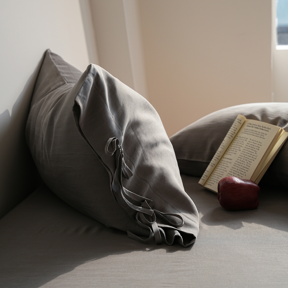 91家纺网 家纺一手货源 找家纺 简纯主义 2026新款60S超细旦液氨天丝单品枕套 枕套单件-山本 黑暮