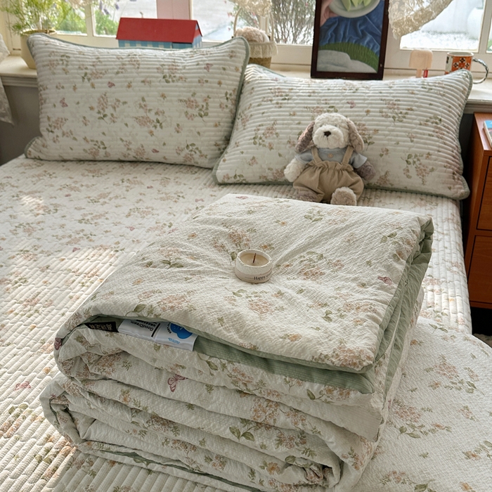 91家纺网 家纺一手货源 找家纺 贝扬思家纺 2026春夏新款高品质A类泡芙纱床盖夏被夏凉被空调被四件套-青提系列 青提-蝶栖黄花