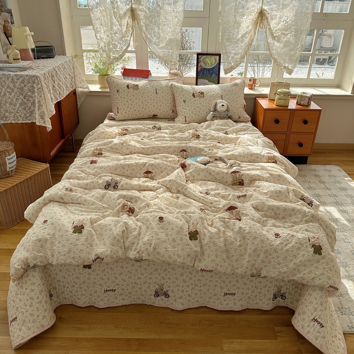 91家纺网 家纺一手货源 找家纺 贝扬思家纺 2026春夏新款高品质A类泡芙纱床盖夏被夏凉被空调被四件套-青提系列 青提-躲雨小兔