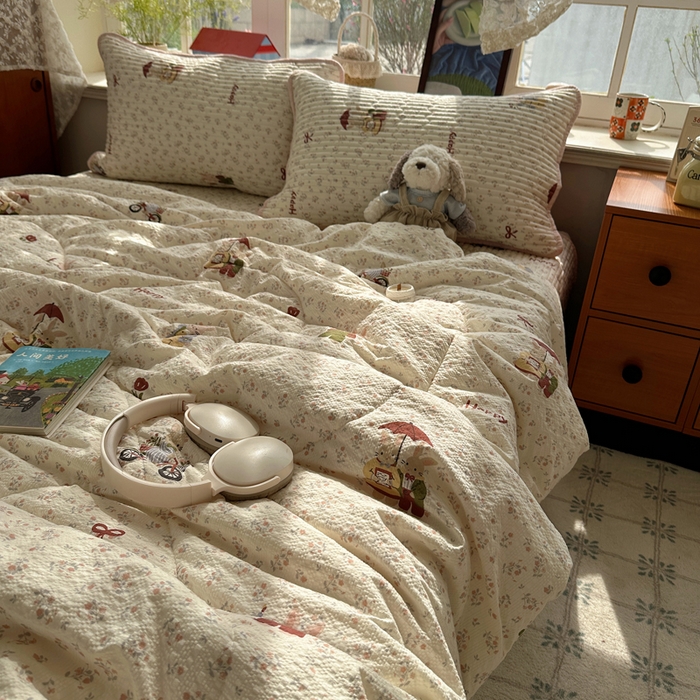 91家纺网 家纺一手货源 找家纺 贝扬思家纺 2026春夏新款高品质A类泡芙纱床盖夏被夏凉被空调被四件套-青提系列 青提-躲雨小兔