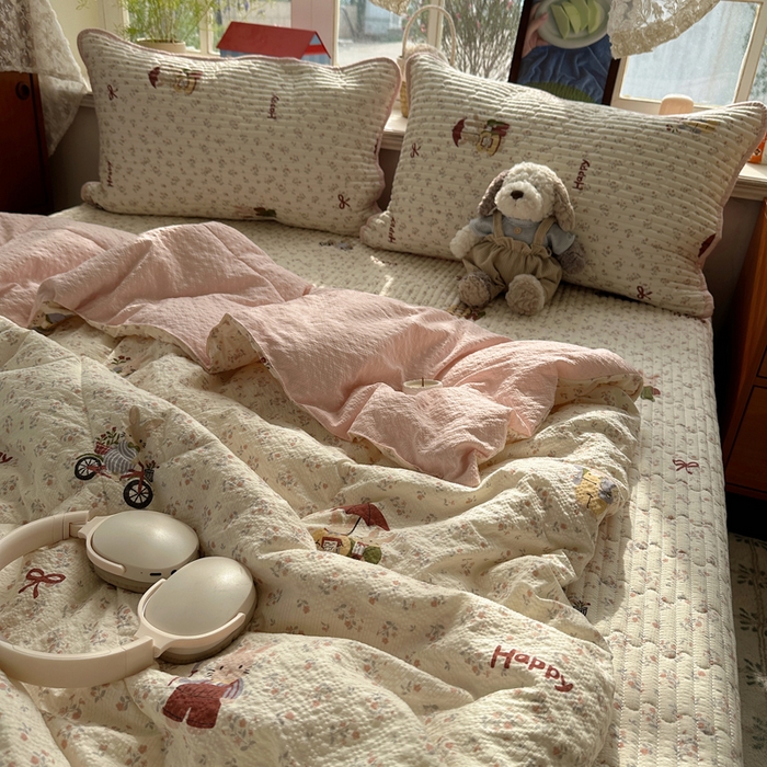 91家纺网 家纺一手货源 找家纺 贝扬思家纺 2026春夏新款高品质A类泡芙纱床盖夏被夏凉被空调被四件套-青提系列 青提-躲雨小兔