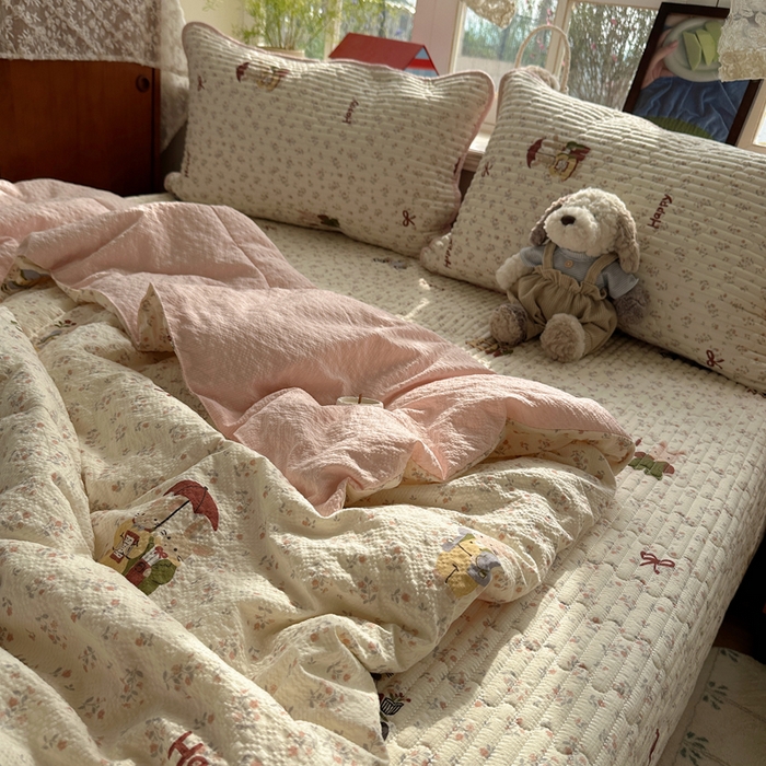 91家纺网 家纺一手货源 找家纺 贝扬思家纺 2026春夏新款高品质A类泡芙纱床盖夏被夏凉被空调被四件套-青提系列 青提-躲雨小兔