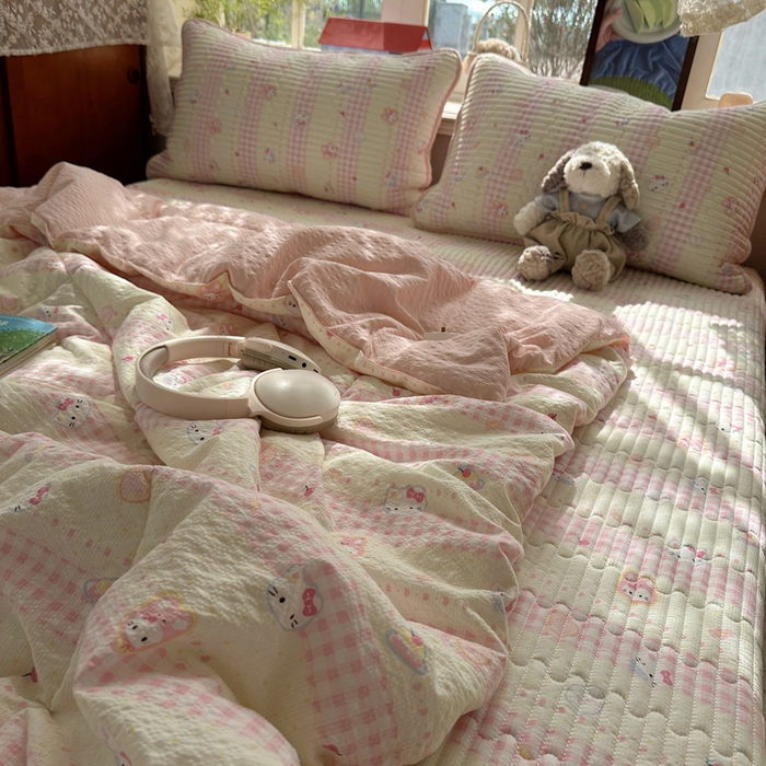 91家纺网 家纺一手货源 找家纺 贝扬思家纺 2026春夏新款高品质A类泡芙纱床盖夏被夏凉被空调被四件套-青提系列 青提-黄粉猫团