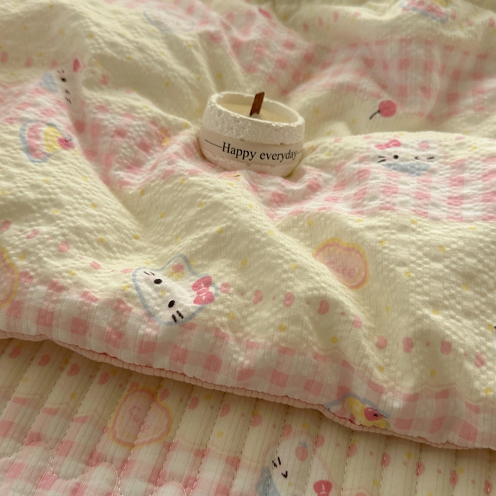 91家纺网 家纺一手货源 找家纺 贝扬思家纺 2026春夏新款高品质A类泡芙纱床盖夏被夏凉被空调被四件套-青提系列 青提-黄粉猫团