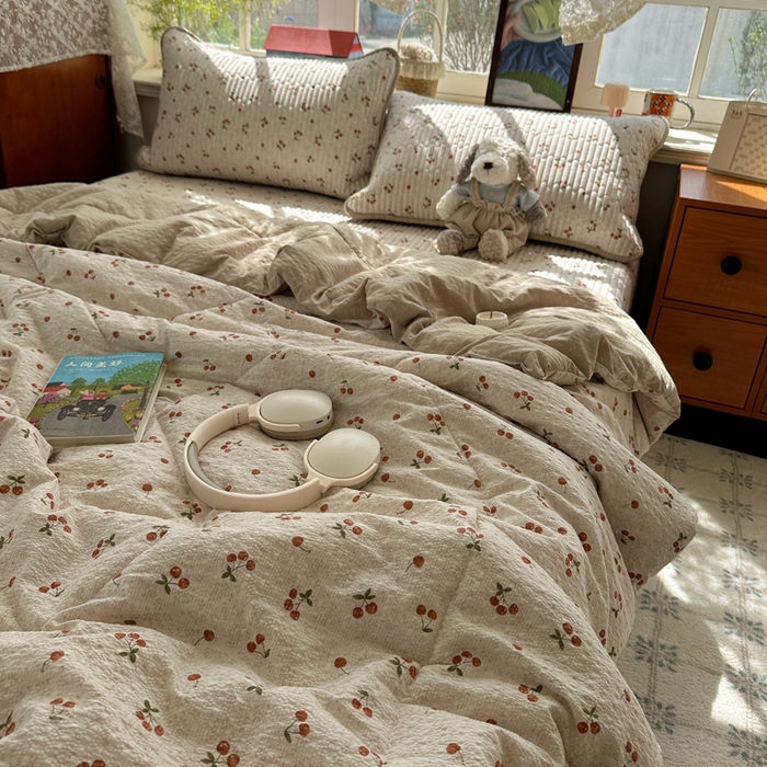 91家纺网 家纺一手货源 找家纺 贝扬思家纺 2026春夏新款高品质A类泡芙纱床盖夏被夏凉被空调被四件套-青提系列 青提-酒渍樱桃