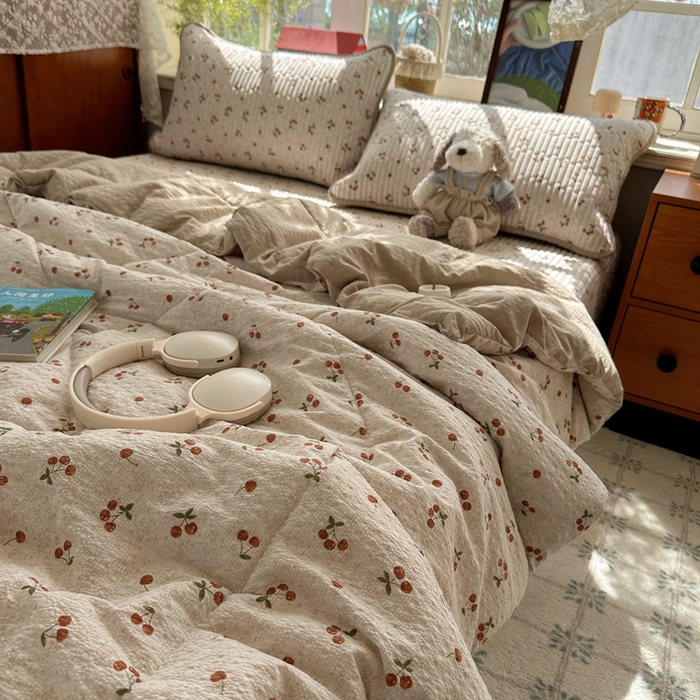 91家纺网 家纺一手货源 找家纺 贝扬思家纺 2026春夏新款高品质A类泡芙纱床盖夏被夏凉被空调被四件套-青提系列 青提-酒渍樱桃