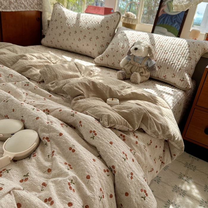 91家纺网 家纺一手货源 找家纺 贝扬思家纺 2026春夏新款高品质A类泡芙纱床盖夏被夏凉被空调被四件套-青提系列 青提-酒渍樱桃