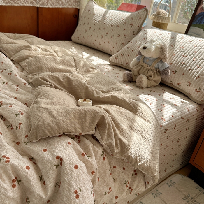 91家纺网 家纺一手货源 找家纺 贝扬思家纺 2026春夏新款高品质A类泡芙纱床盖夏被夏凉被空调被四件套-青提系列 青提-酒渍樱桃