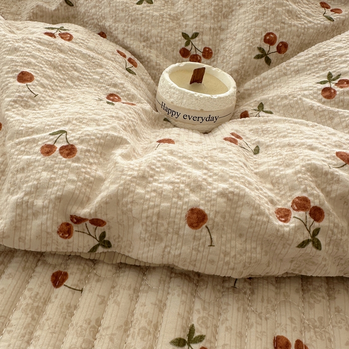 91家纺网 家纺一手货源 找家纺 贝扬思家纺 2026春夏新款高品质A类泡芙纱床盖夏被夏凉被空调被四件套-青提系列 青提-酒渍樱桃