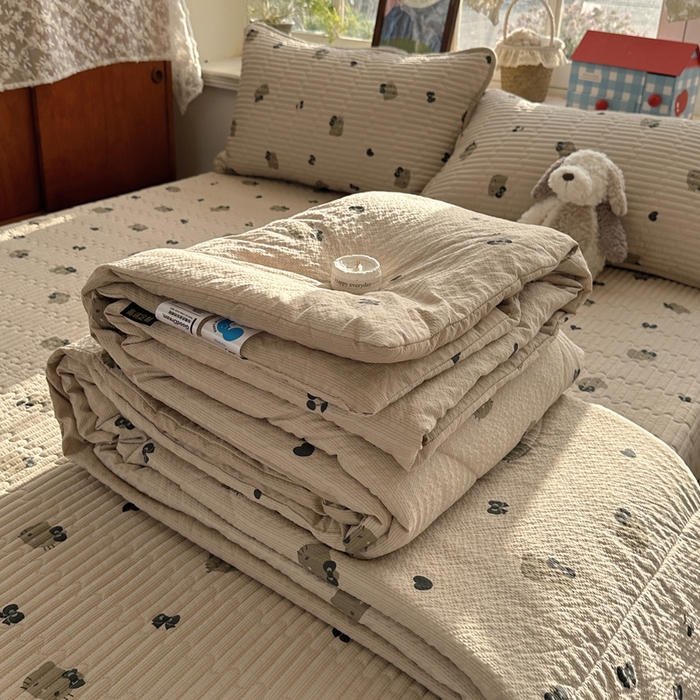 91家纺网 家纺一手货源 找家纺 贝扬思家纺 2026春夏新款高品质A类泡芙纱床盖夏被夏凉被空调被四件套-青提系列 青提-咖啡小猫