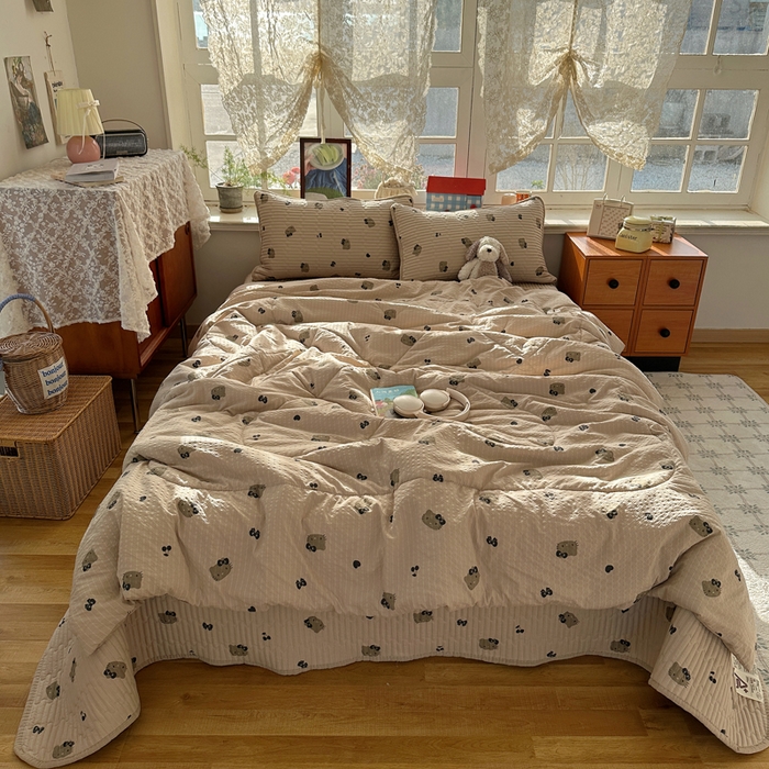 91家纺网 家纺一手货源 找家纺 贝扬思家纺 2026春夏新款高品质A类泡芙纱床盖夏被夏凉被空调被四件套-青提系列 青提-咖啡小猫