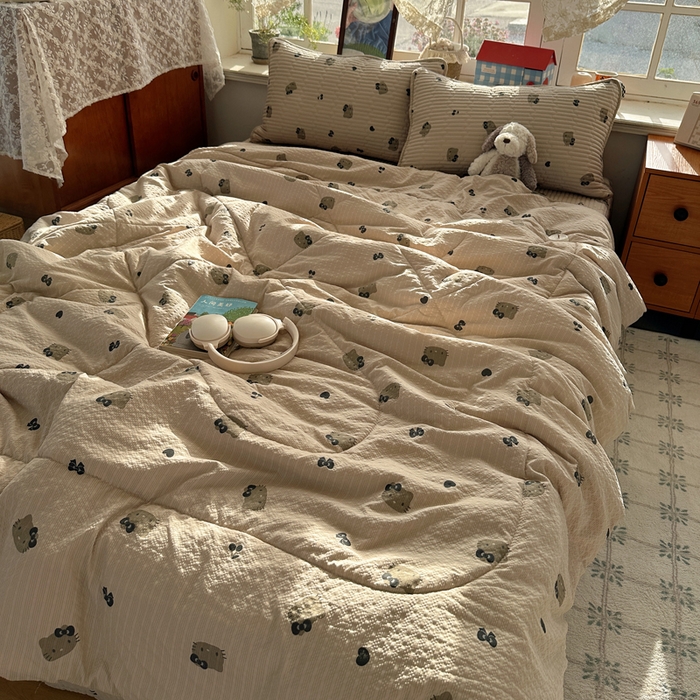 91家纺网 家纺一手货源 找家纺 贝扬思家纺 2026春夏新款高品质A类泡芙纱床盖夏被夏凉被空调被四件套-青提系列 青提-咖啡小猫