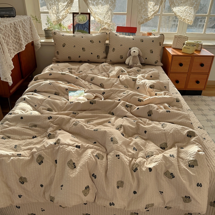 91家纺网 家纺一手货源 找家纺 贝扬思家纺 2026春夏新款高品质A类泡芙纱床盖夏被夏凉被空调被四件套-青提系列 青提-咖啡小猫