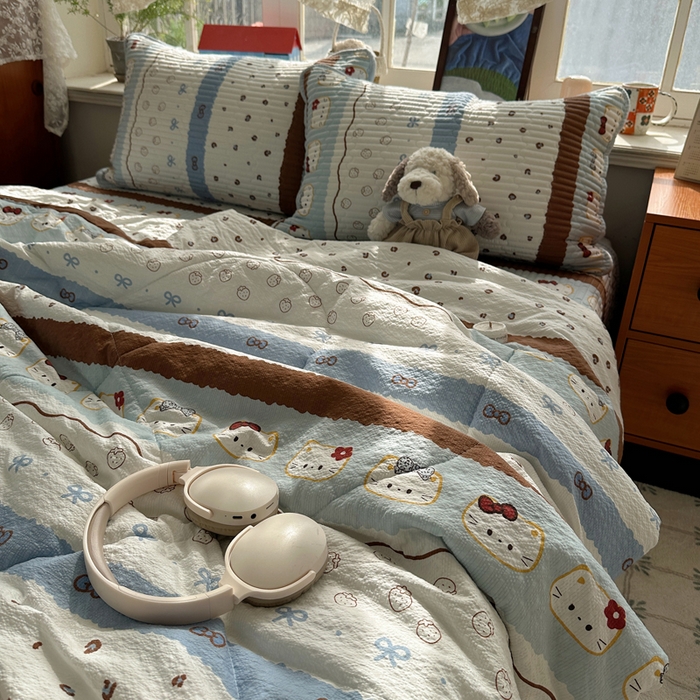 91家纺网 家纺一手货源 找家纺 贝扬思家纺 2026春夏新款高品质A类泡芙纱床盖夏被夏凉被空调被四件套-青提系列 青提-可可小猫条