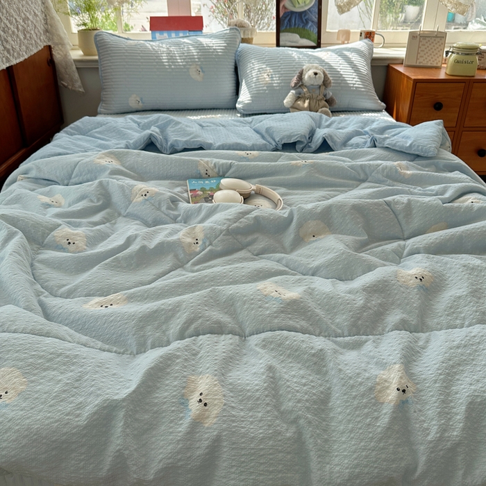 91家纺网 家纺一手货源 找家纺 贝扬思家纺 2026春夏新款高品质A类泡芙纱床盖夏被夏凉被空调被四件套-青提系列 青提-蓝领结狗