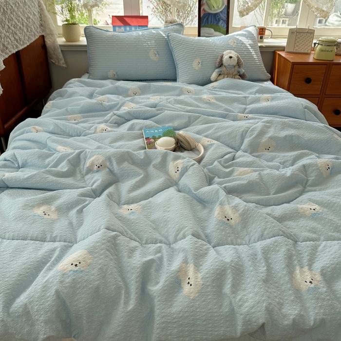 91家纺网 家纺一手货源 找家纺 贝扬思家纺 2026春夏新款高品质A类泡芙纱床盖夏被夏凉被空调被四件套-青提系列 青提-蓝领结狗