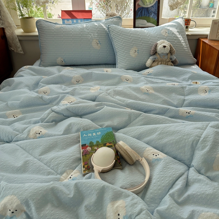 91家纺网 家纺一手货源 找家纺 贝扬思家纺 2026春夏新款高品质A类泡芙纱床盖夏被夏凉被空调被四件套-青提系列 青提-蓝领结狗