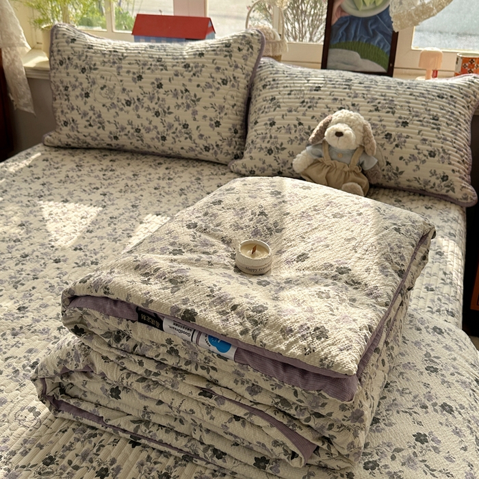 91家纺网 家纺一手货源 找家纺 贝扬思家纺 2026春夏新款高品质A类泡芙纱床盖夏被夏凉被空调被四件套-青提系列 青提-秘境小紫猫