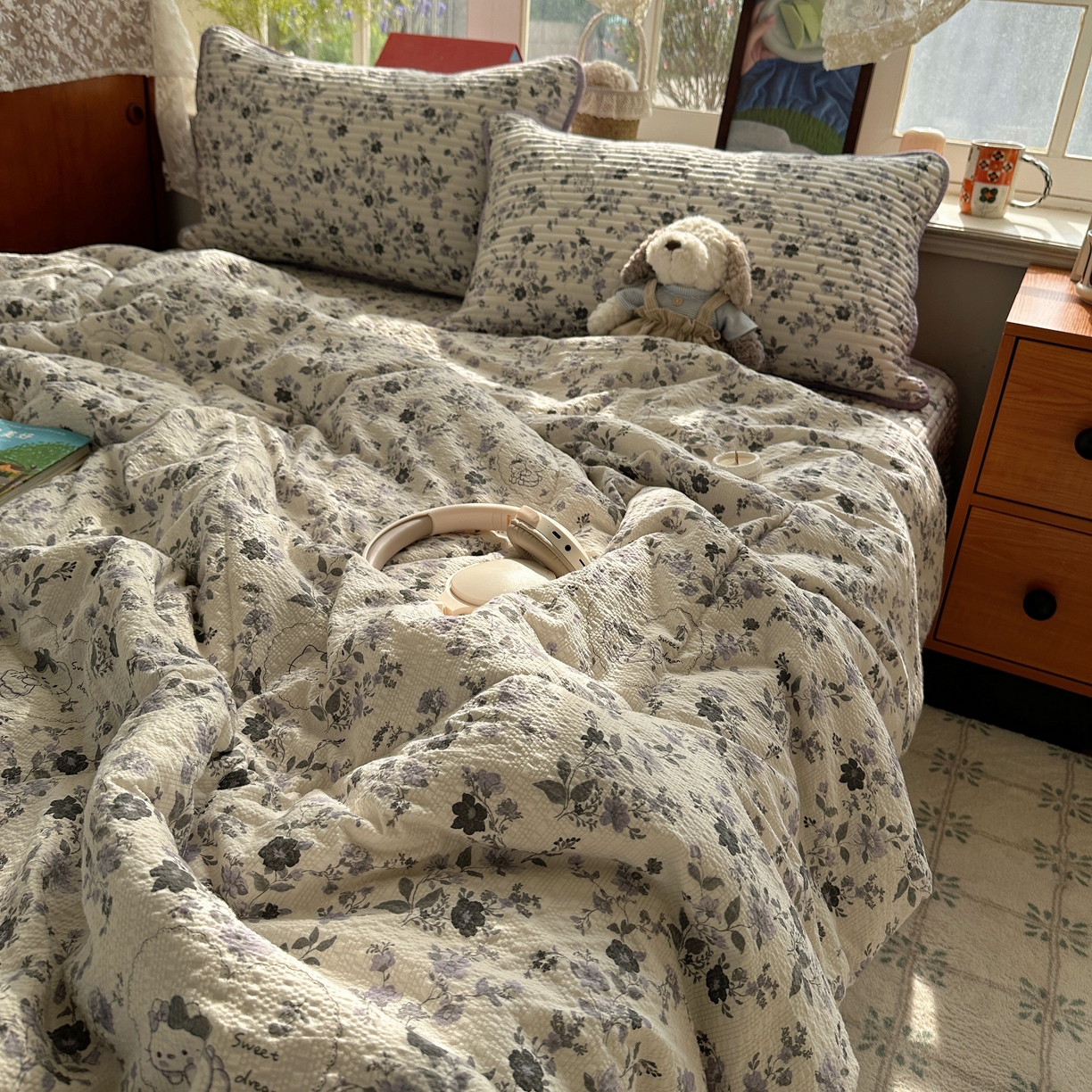 91家纺网 家纺一手货源 找家纺 贝扬思家纺 2026春夏新款高品质A类泡芙纱床盖夏被夏凉被空调被四件套-青提系列 青提-秘境小紫猫