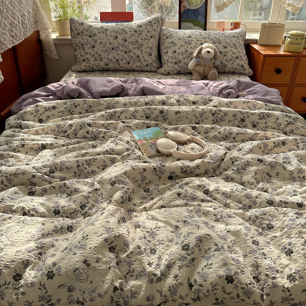 91家纺网 家纺一手货源 找家纺 贝扬思家纺 2026春夏新款高品质A类泡芙纱床盖夏被夏凉被空调被四件套-青提系列 青提-秘境小紫猫