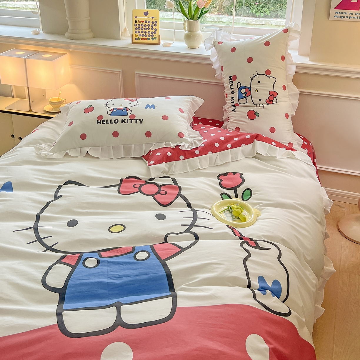 91家纺网 家纺一手货源 找家纺 玉元坊 2026新款三丽鸥正版授权凯蒂猫床单床笠床裙全棉纯棉三四件套 大版苹果KT-白花边