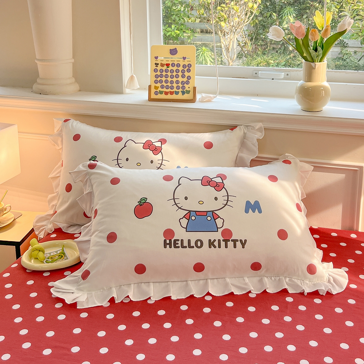 91家纺网 家纺一手货源 找家纺 玉元坊 2026新款三丽鸥正版授权凯蒂猫床单床笠床裙全棉纯棉三四件套 大版苹果KT-白花边