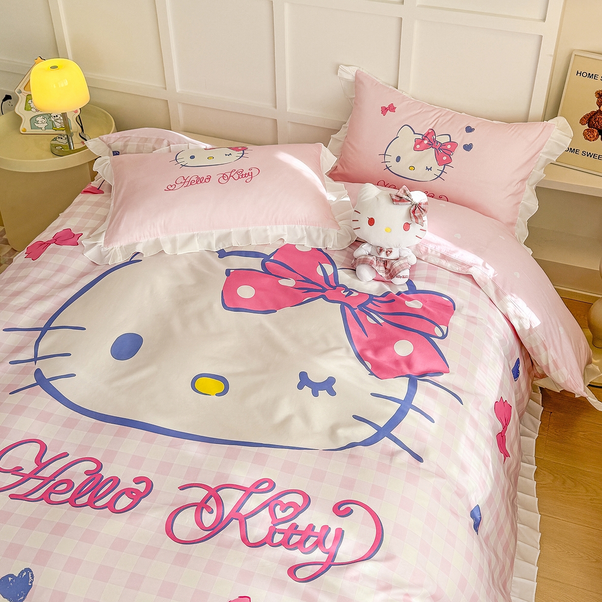 91家纺网 家纺一手货源 找家纺 玉元坊 2026新款三丽鸥正版授权凯蒂猫床单床笠床裙全棉纯棉三四件套 大版花边-俏皮凯蒂