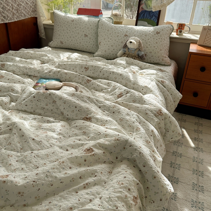91家纺网 家纺一手货源 找家纺 贝扬思家纺 2026春夏新款高品质A类泡芙纱床盖夏被夏凉被空调被四件套-青提系列 青提-木马小花团