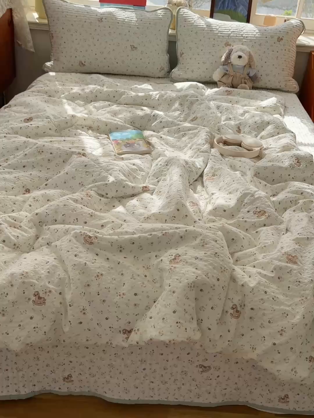 91家纺网 家纺一手货源 找家纺 贝扬思家纺 2026春夏新款高品质A类泡芙纱床盖夏被夏凉被空调被四件套-青提系列 青提-木马小花团