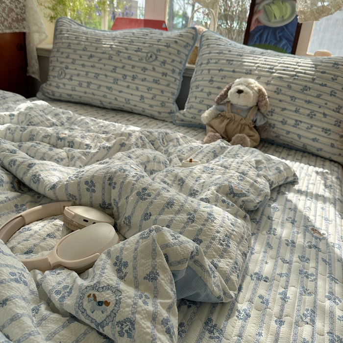 91家纺网 家纺一手货源 找家纺 贝扬思家纺 2026春夏新款高品质A类泡芙纱床盖夏被夏凉被空调被四件套-青提系列 青提-浅蓝花织