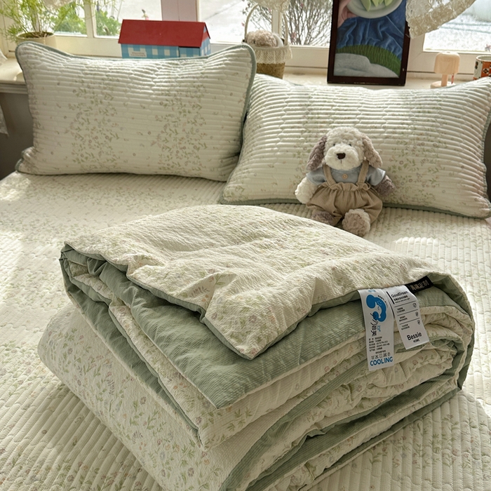 91家纺网 家纺一手货源 找家纺 贝扬思家纺 2026春夏新款高品质A类泡芙纱床盖夏被夏凉被空调被四件套-青提系列 青提-浅夏花信