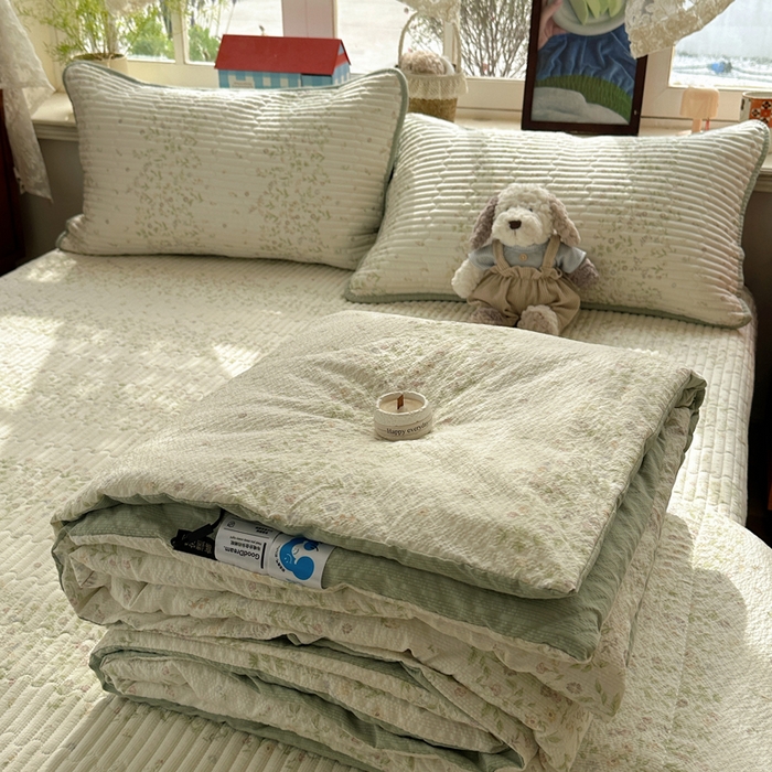 91家纺网 家纺一手货源 找家纺 贝扬思家纺 2026春夏新款高品质A类泡芙纱床盖夏被夏凉被空调被四件套-青提系列 青提-浅夏花信