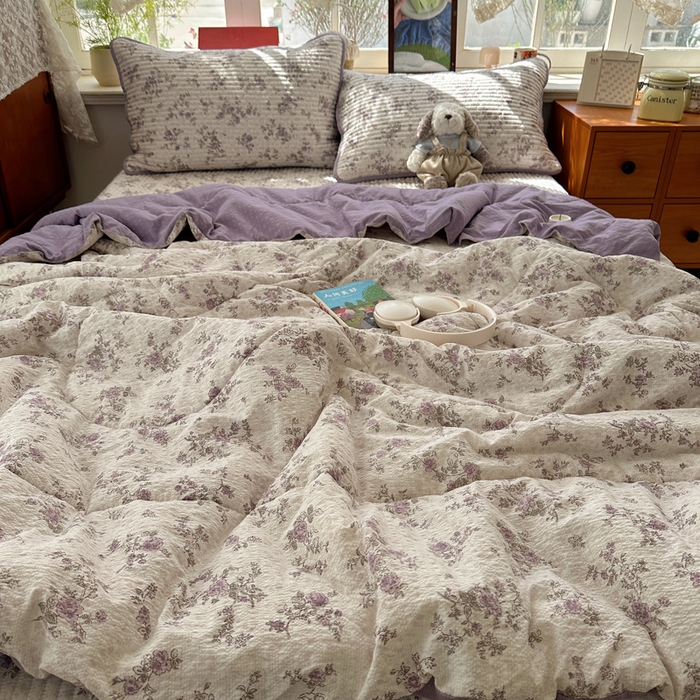 91家纺网 家纺一手货源 找家纺 贝扬思家纺 2026春夏新款高品质A类泡芙纱床盖夏被夏凉被空调被四件套-青提系列 青提-柔紫碎花屿