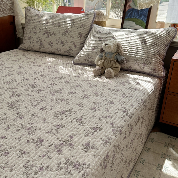 91家纺网 家纺一手货源 找家纺 贝扬思家纺 2026春夏新款高品质A类泡芙纱床盖夏被夏凉被空调被四件套-青提系列 青提-柔紫碎花屿