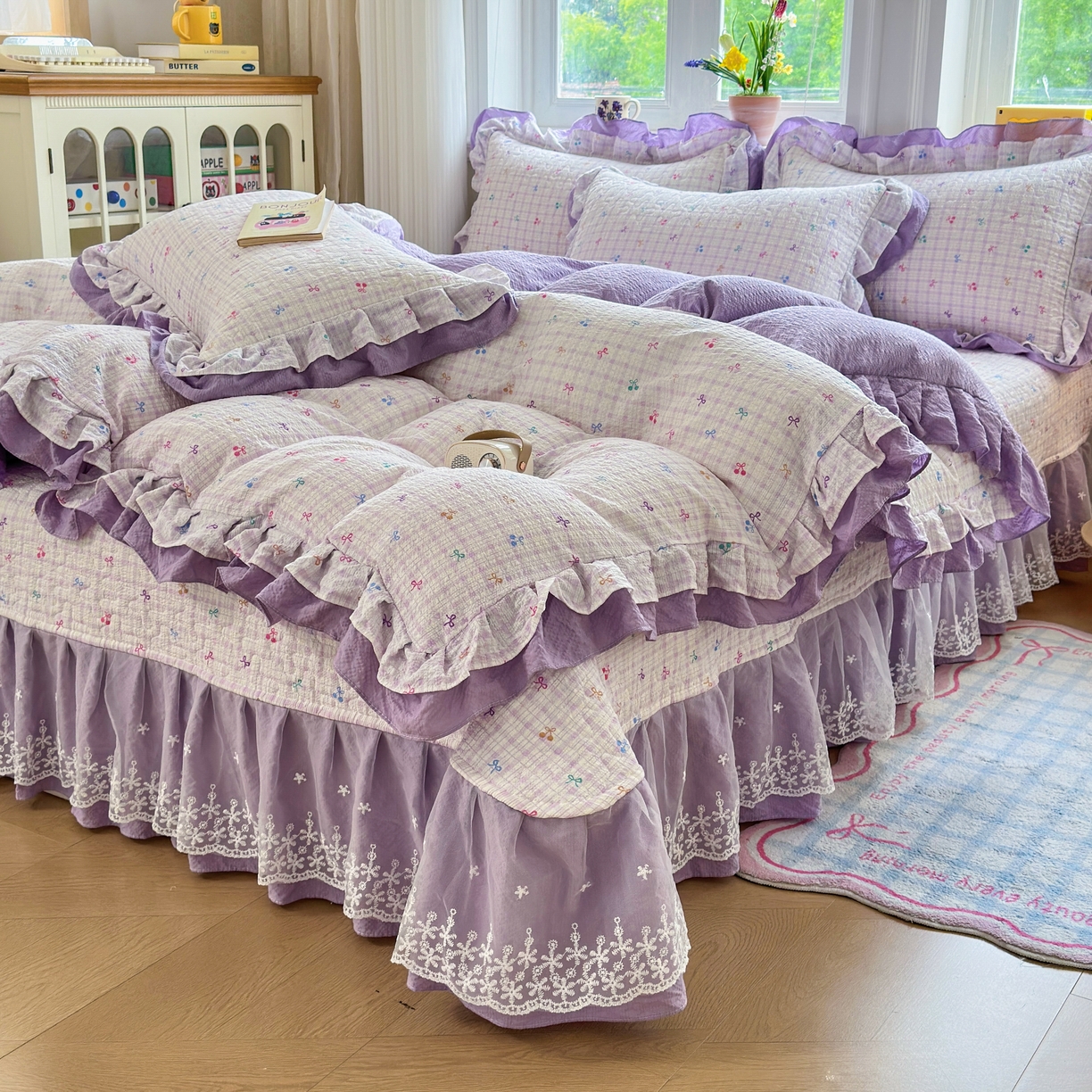 91家纺网 家纺一手货源 找家纺 雅眠居 2026直播爆款泡芙双层纱蕾丝花边被套款床盖款四件套 彩结