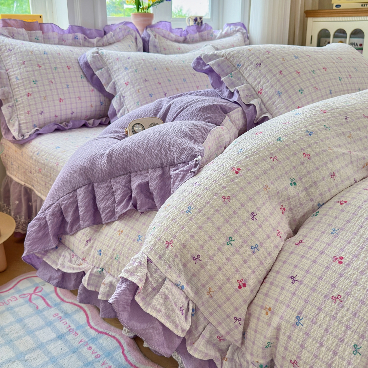 91家纺网 家纺一手货源 找家纺 雅眠居 2026直播爆款泡芙双层纱蕾丝花边被套款床盖款四件套 彩结