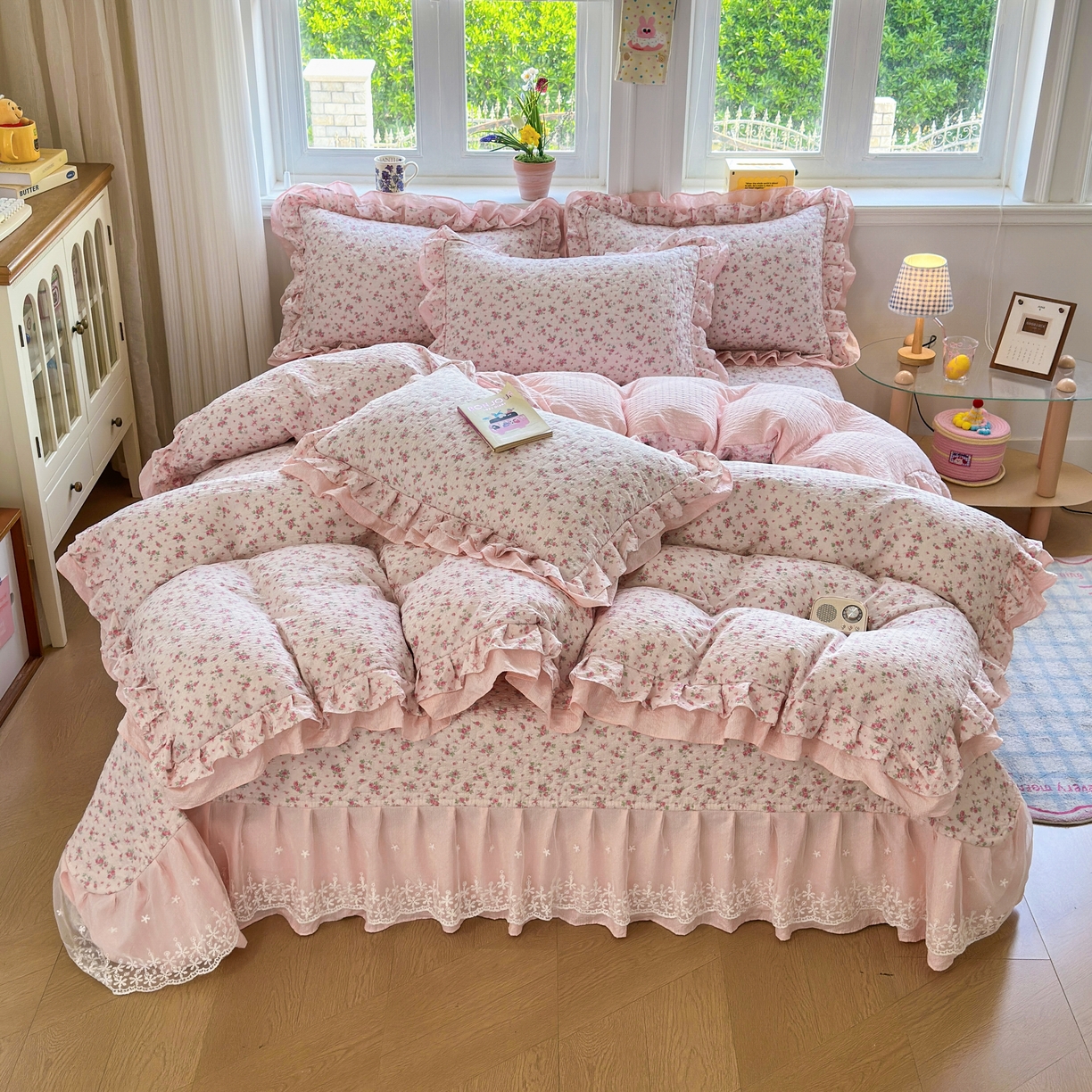 91家纺网 家纺一手货源 找家纺 雅眠居 2026直播爆款泡芙双层纱蕾丝花边被套款床盖款四件套 粉薇