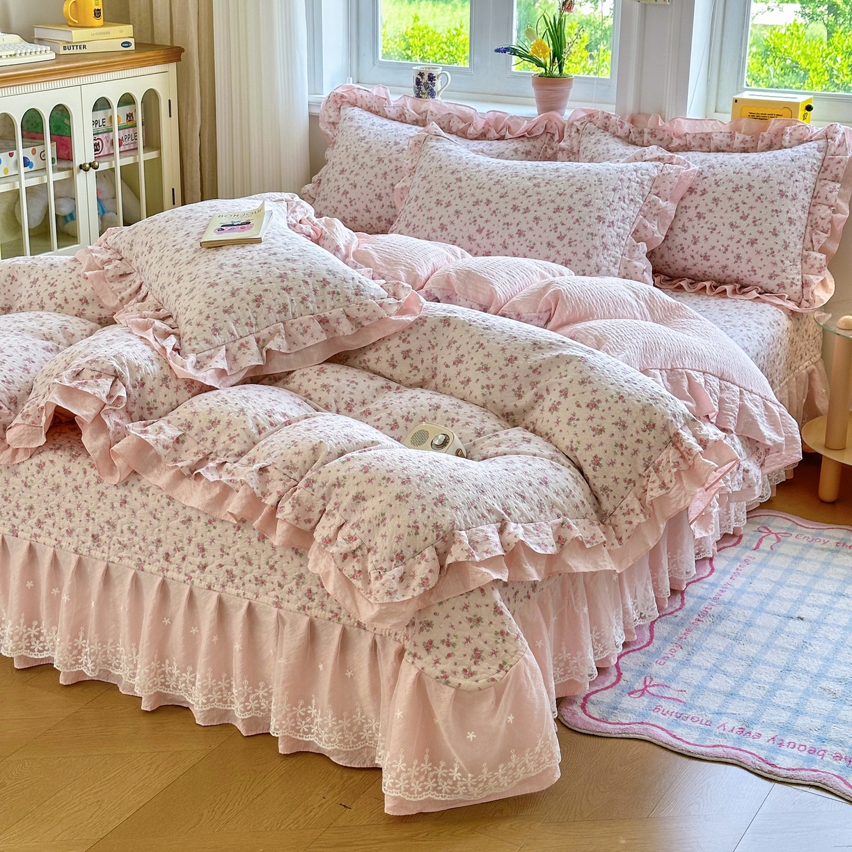 91家纺网 家纺一手货源 找家纺 雅眠居 2026直播爆款泡芙双层纱蕾丝花边被套款床盖款四件套 粉薇