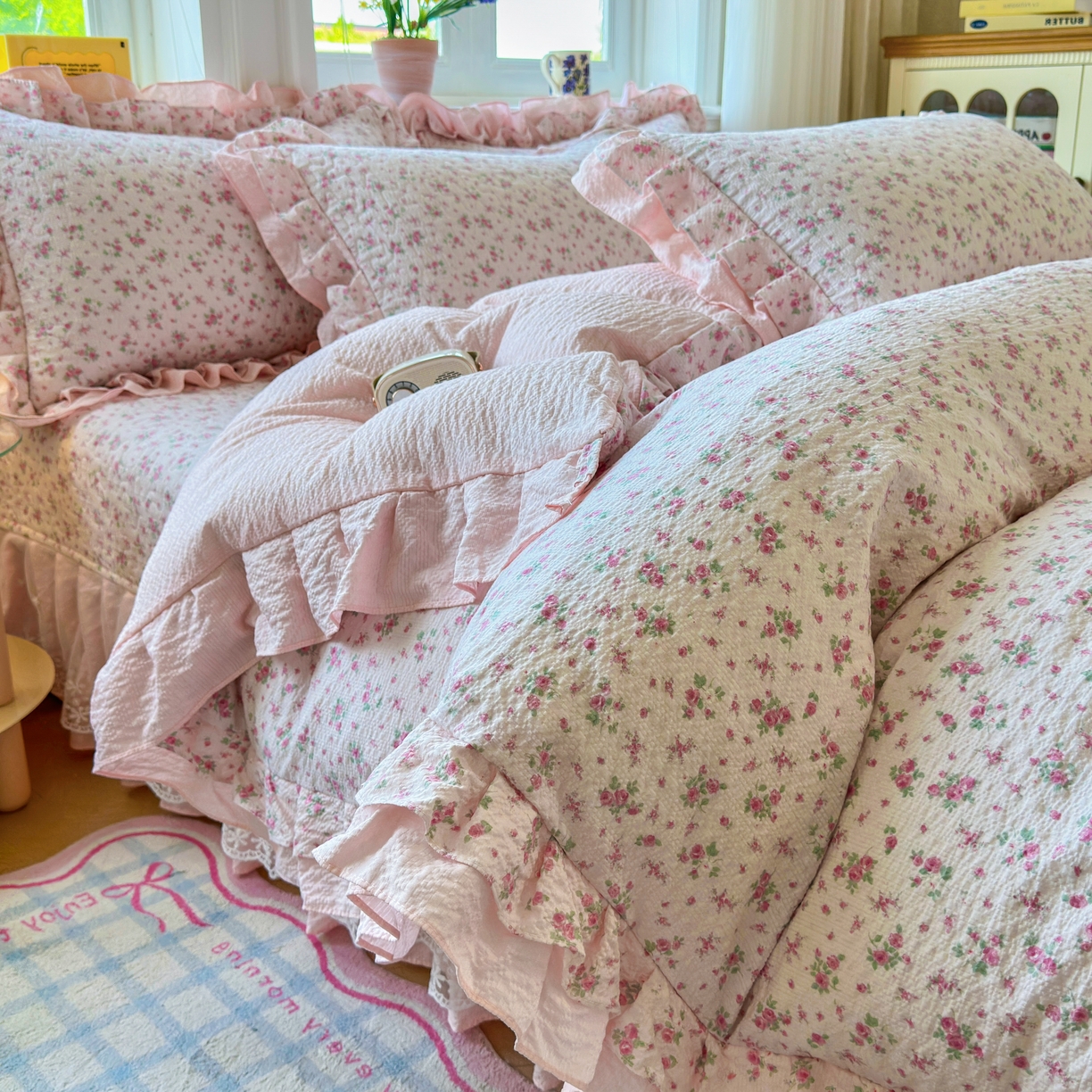 91家纺网 家纺一手货源 找家纺 雅眠居 2026直播爆款泡芙双层纱蕾丝花边被套款床盖款四件套 粉薇