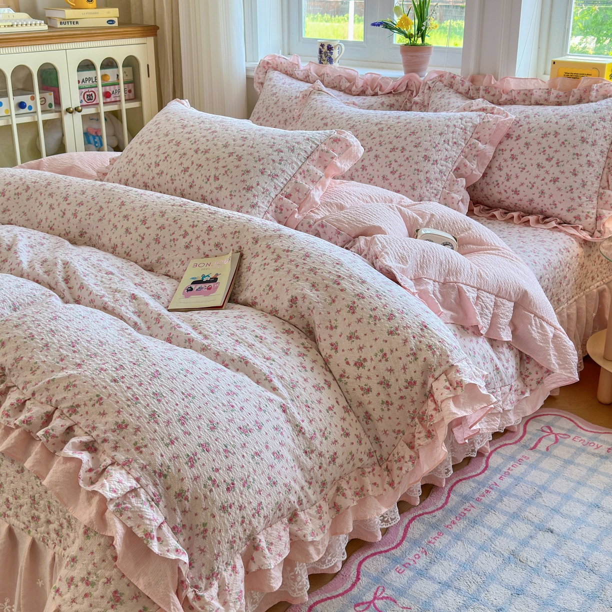 91家纺网 家纺一手货源 找家纺 雅眠居 2026直播爆款泡芙双层纱蕾丝花边被套款床盖款四件套 粉薇