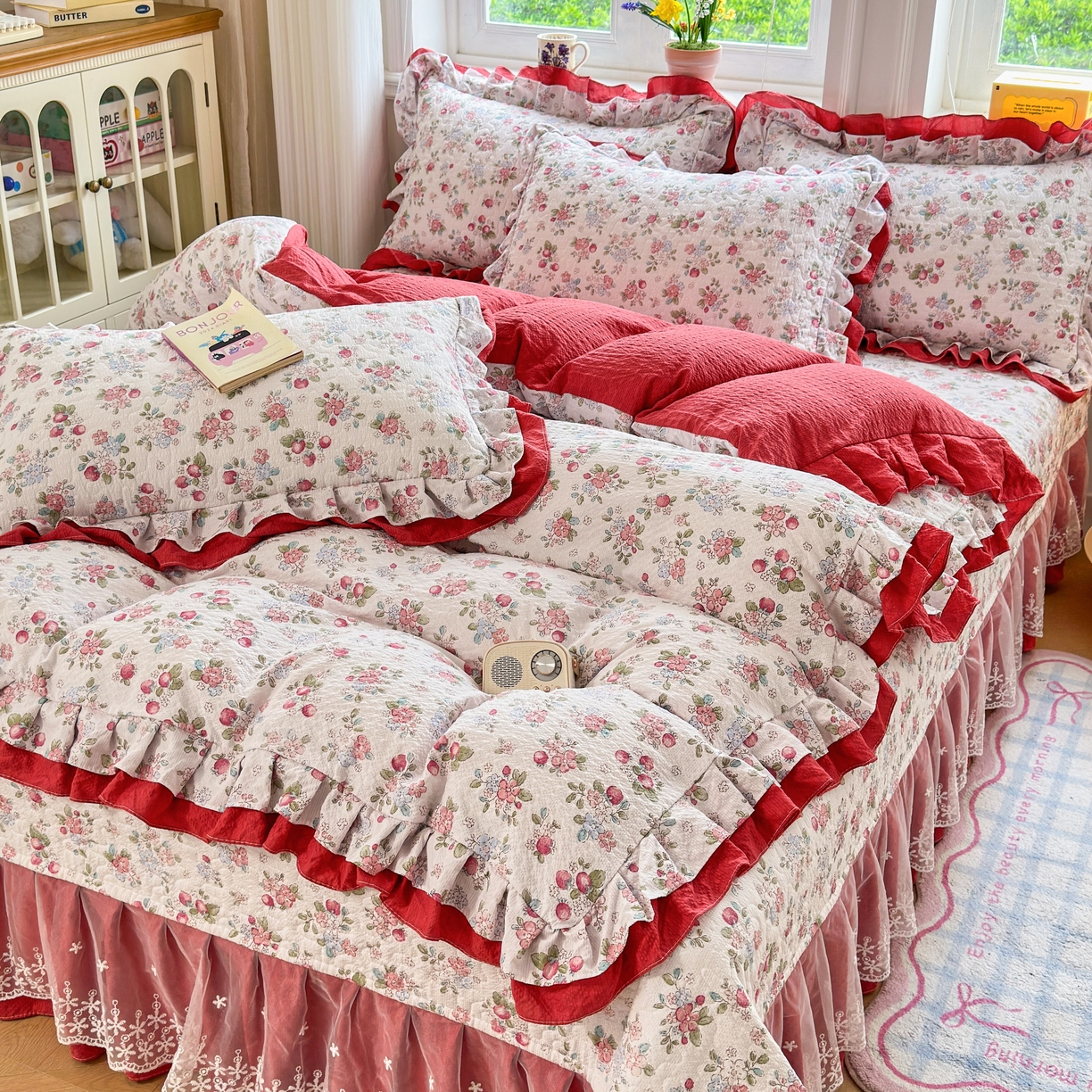 91家纺网 家纺一手货源 找家纺 雅眠居 2026直播爆款泡芙双层纱蕾丝花边被套款床盖款四件套 甜果