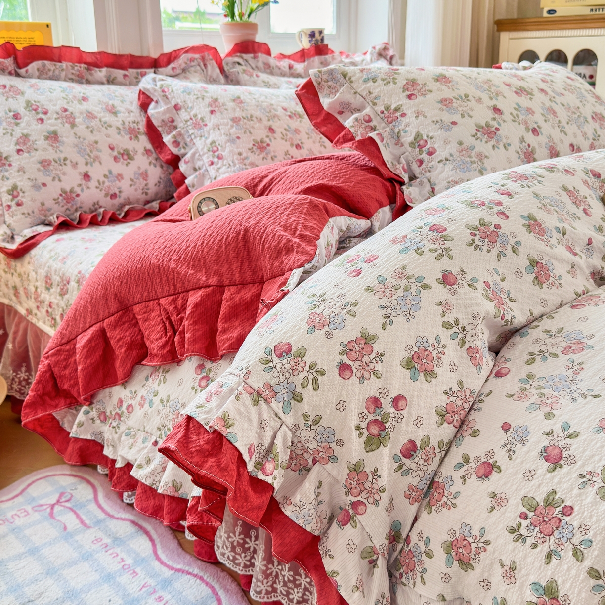 91家纺网 家纺一手货源 找家纺 雅眠居 2026直播爆款泡芙双层纱蕾丝花边被套款床盖款四件套 甜果