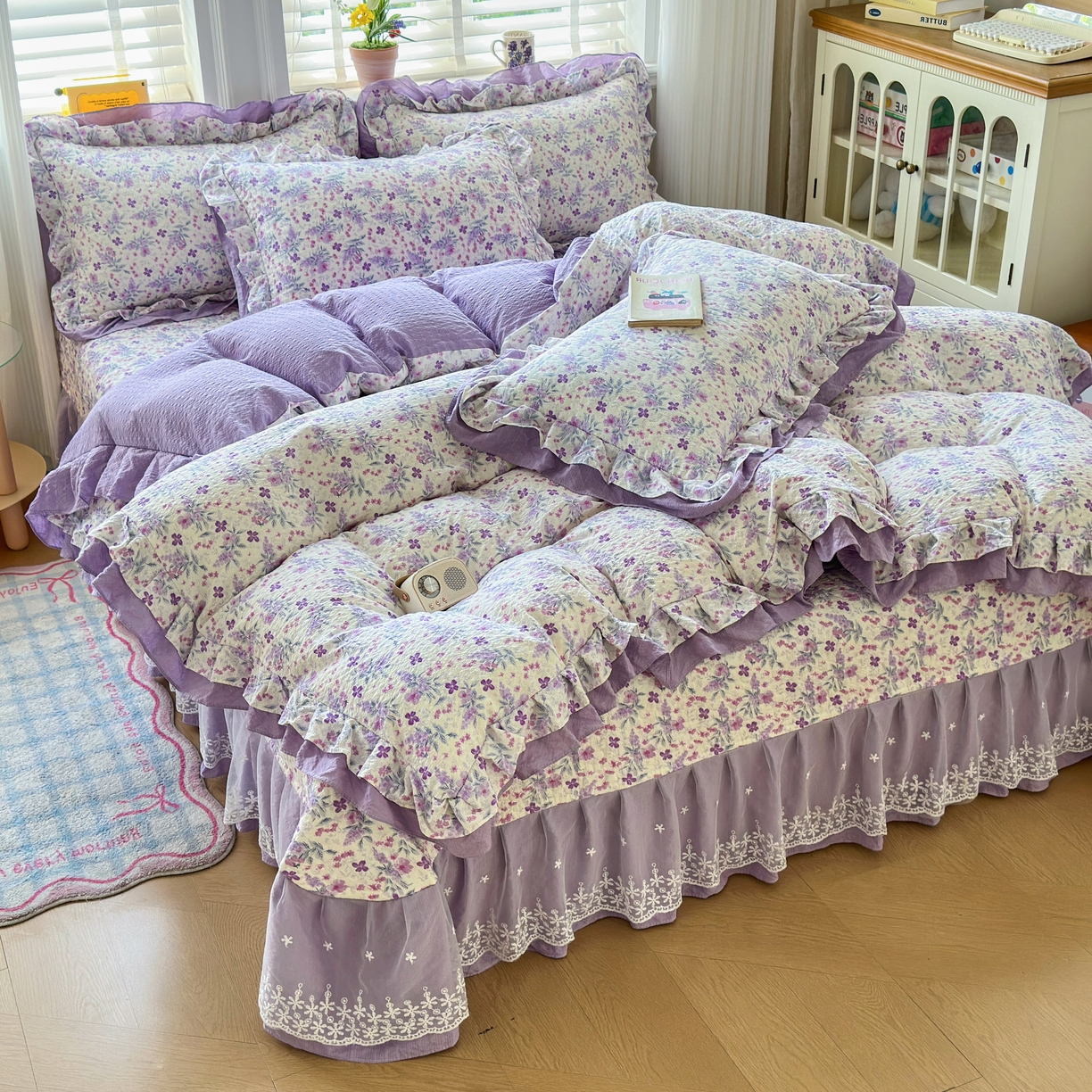 91家纺网 家纺一手货源 找家纺 雅眠居 2026直播爆款泡芙双层纱蕾丝花边被套款床盖款四件套 紫雾